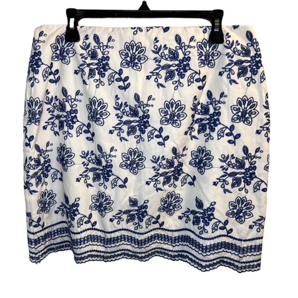 Loft Embroidered Floral Mini Skirt Blue White Sz 10P Petite Scalloped Edge Hem - Picture 8 of 10